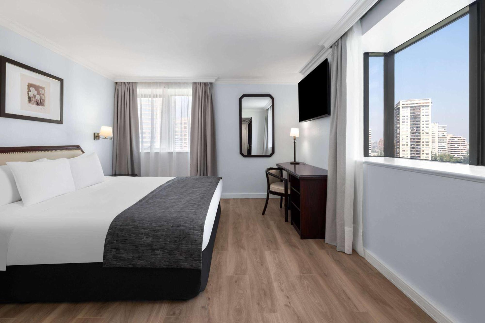 Wyndham Garden Santiago Kennedy Hotel ภายนอก รูปภาพ