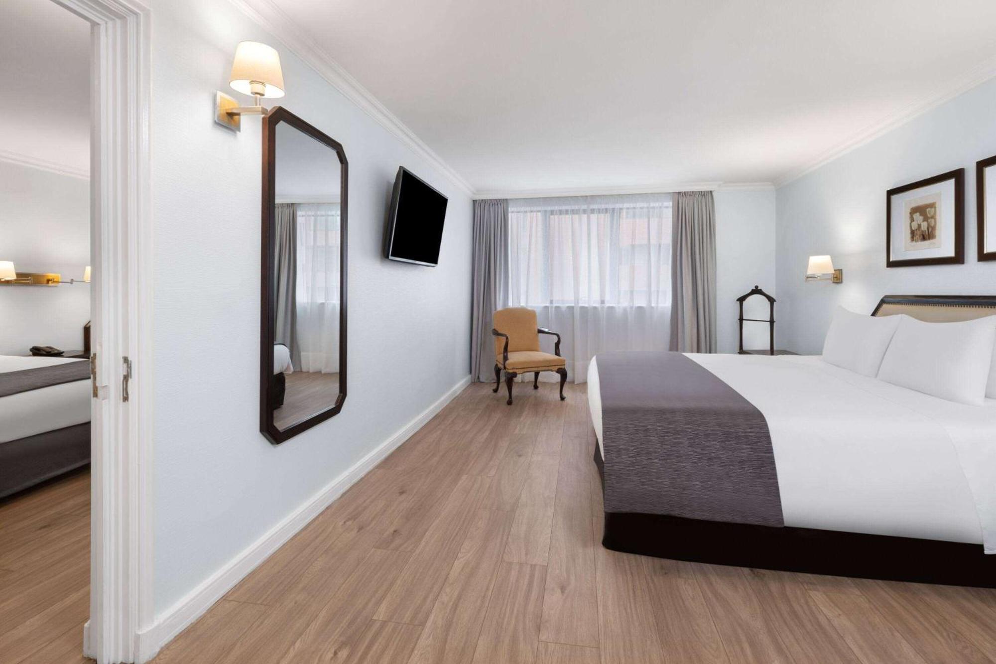Wyndham Garden Santiago Kennedy Hotel ภายนอก รูปภาพ